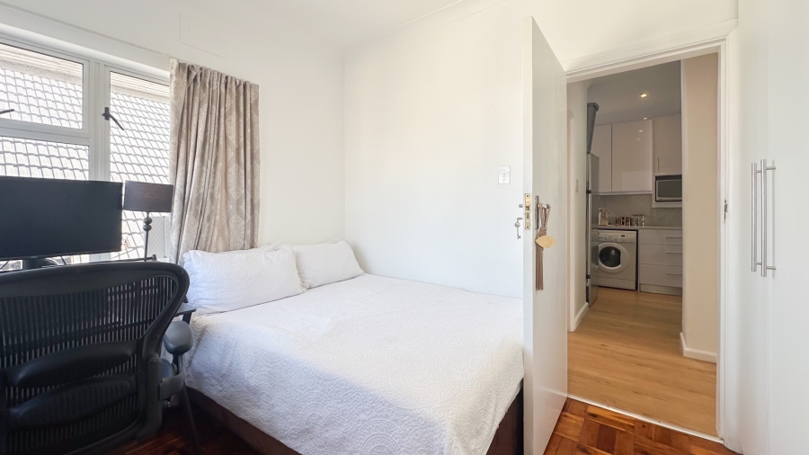 To Let 2 Bedroom Property for Rent in Sea Point Western Cape